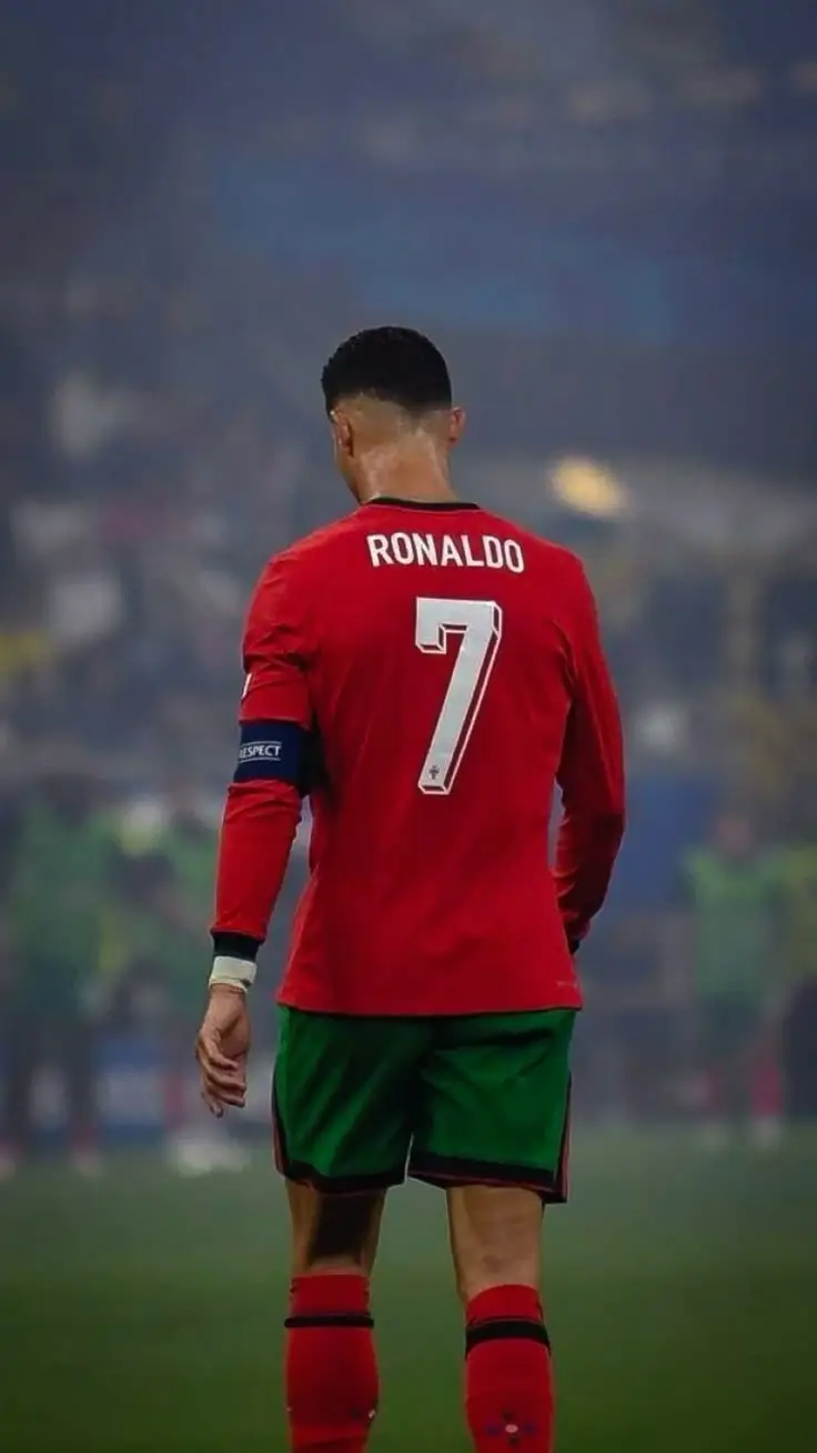 Ảnh Ronaldo đẹp làm hình nền – Bộ sưu tập hình ảnh chân dung của siêu sao bóng đá 34