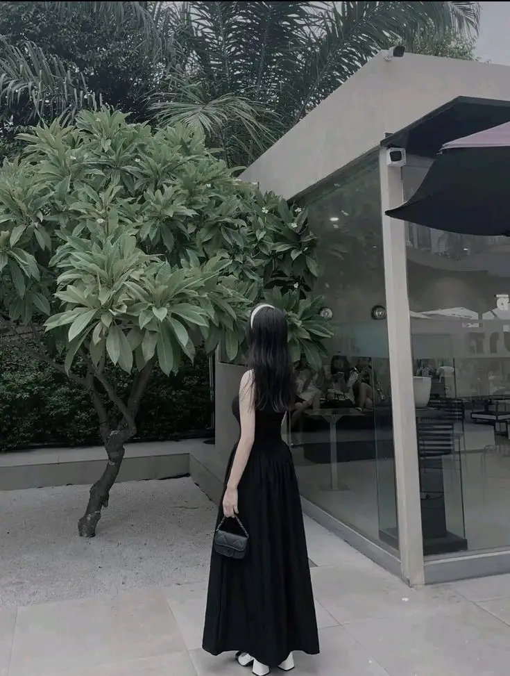 Ảnh Sau Lưng Cô Gái Xinh Đẹp 4