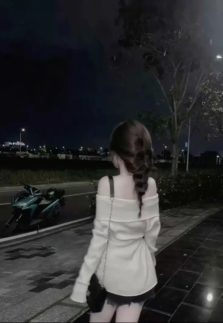 Ảnh Sau Lưng Cô Gái Xinh Đẹp 13