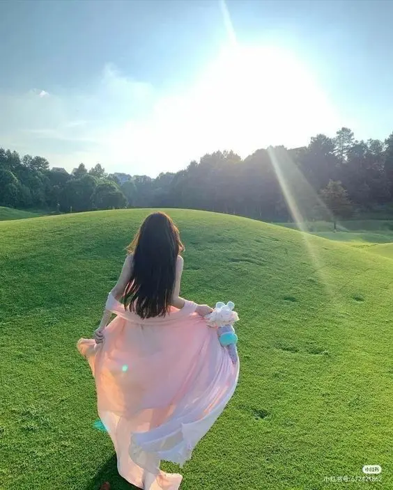Ảnh Sau Lưng Cô Gái Xinh Đẹp 16