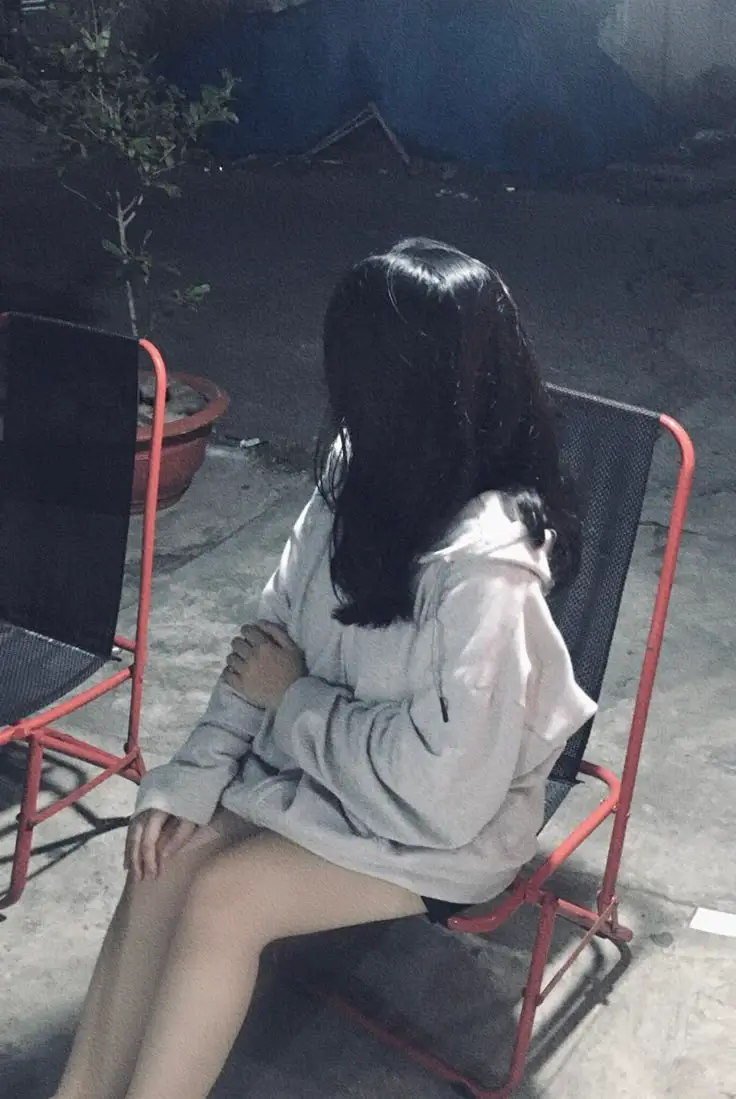 Ảnh Sau Lưng Cô Gái Xinh Đẹp 17