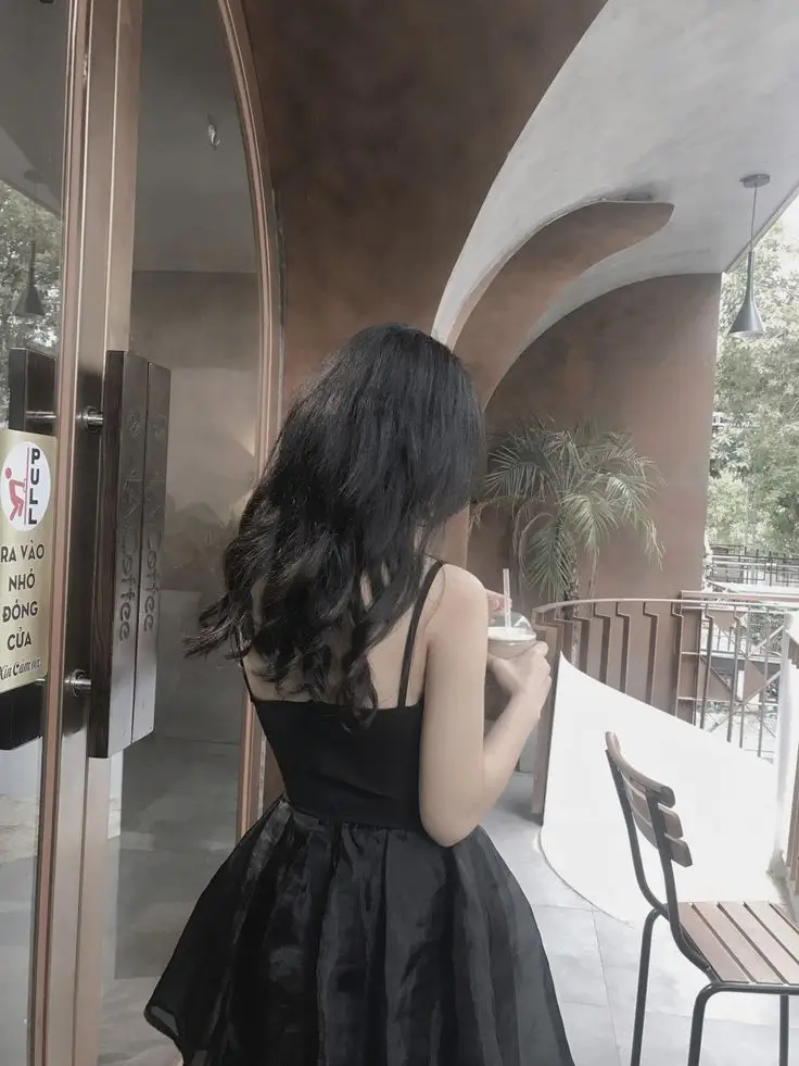 Ảnh Sau Lưng Cô Gái Xinh Đẹp 18