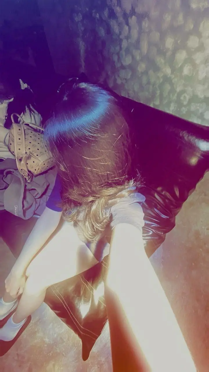 Ảnh Sau Lưng Cô Gái Xinh Đẹp 28