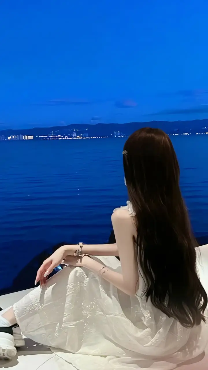 Ảnh Sau Lưng Cô Gái Xinh Đẹp 43