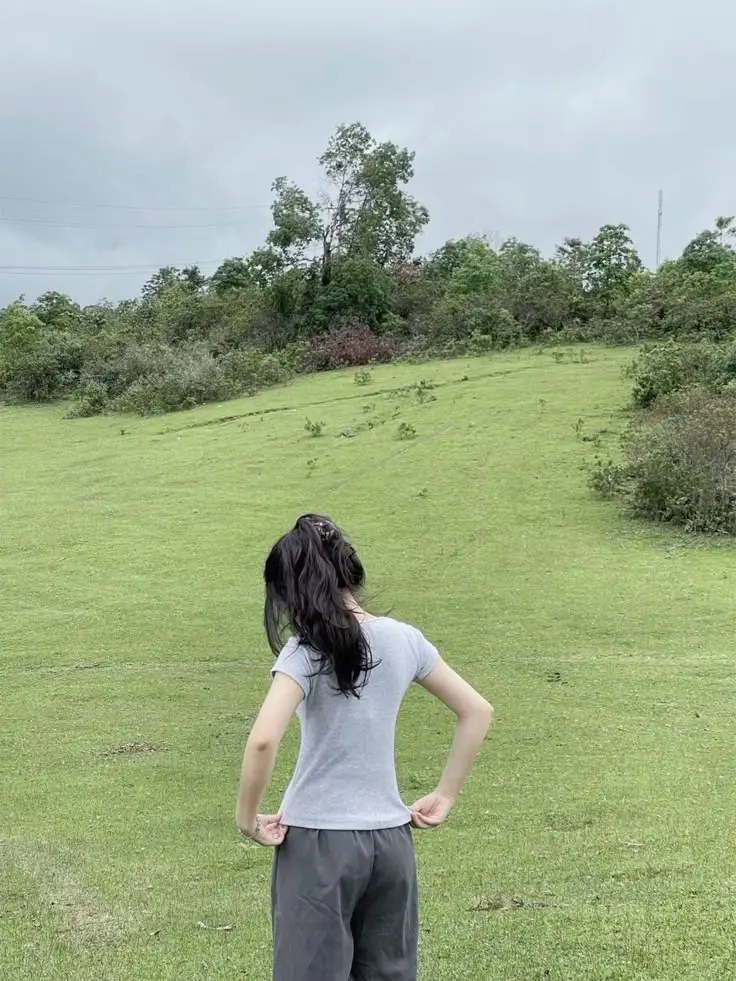 Ảnh Sau Lưng Cô Gái Xinh Đẹp 45