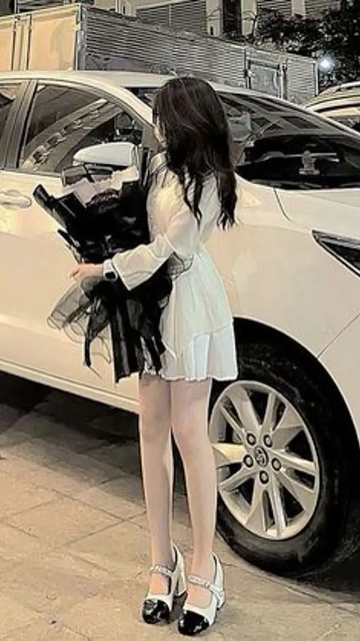 Ảnh Sau Lưng Cô Gái Xinh Đẹp 47