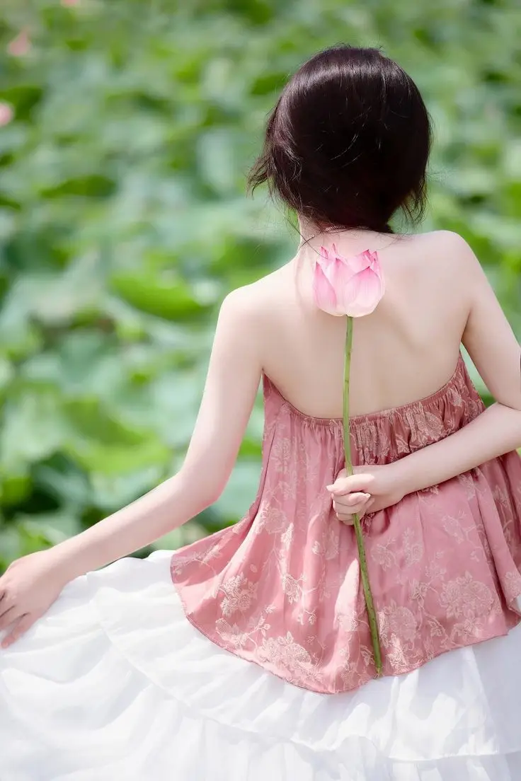 Ảnh Sau Lưng Cô Gái Xinh Đẹp 51