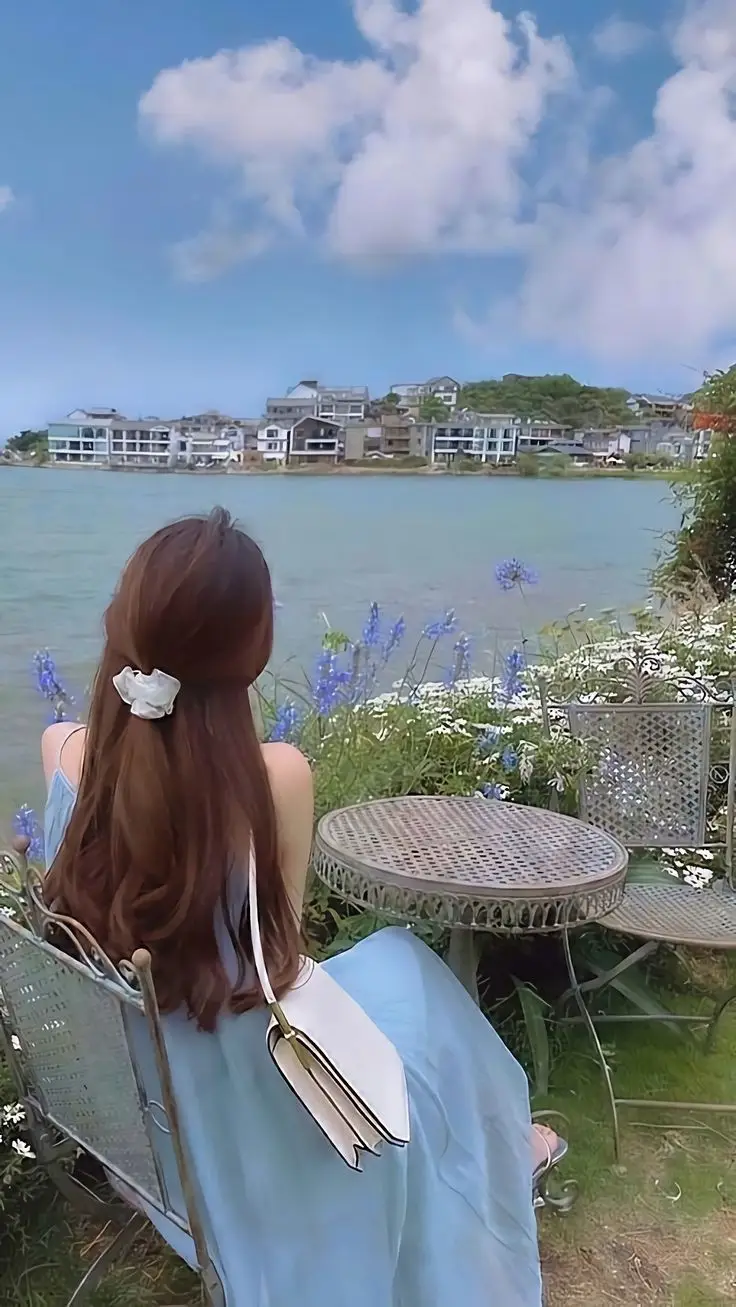 Ảnh Sau Lưng Cô Gái Xinh Đẹp 59