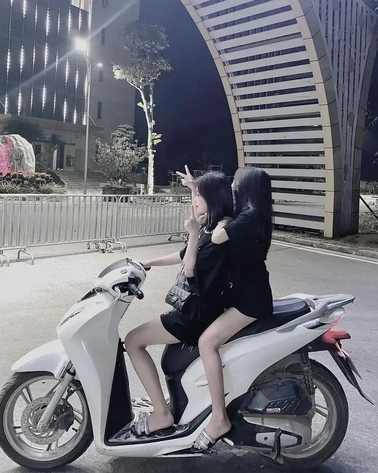 Ảnh Xe Độ Và Gái Đẹp - Sự Kết Hợp Tuyệt Vời 7