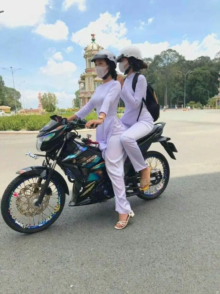 Ảnh Xe Độ Và Gái Đẹp - Sự Kết Hợp Tuyệt Vời 9