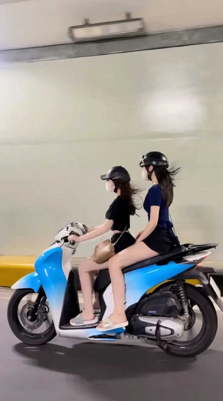 Ảnh Xe Độ Và Gái Đẹp - Sự Kết Hợp Tuyệt Vời 16
