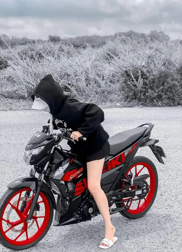 Ảnh Xe Độ Và Gái Đẹp - Sự Kết Hợp Tuyệt Vời 32