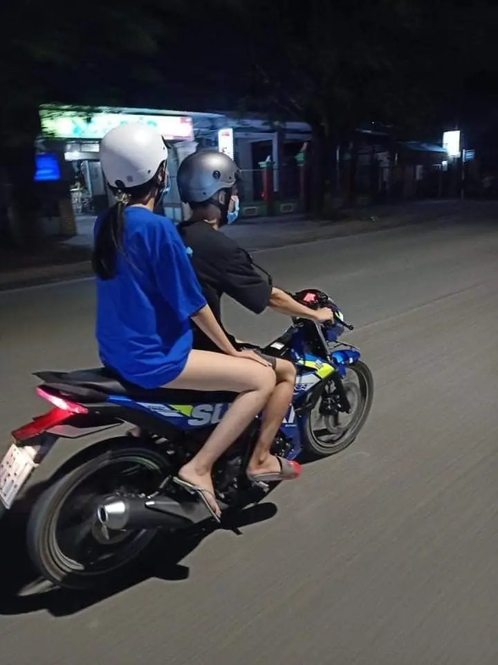 Ảnh Xe Độ Và Gái Đẹp - Sự Kết Hợp Tuyệt Vời 34