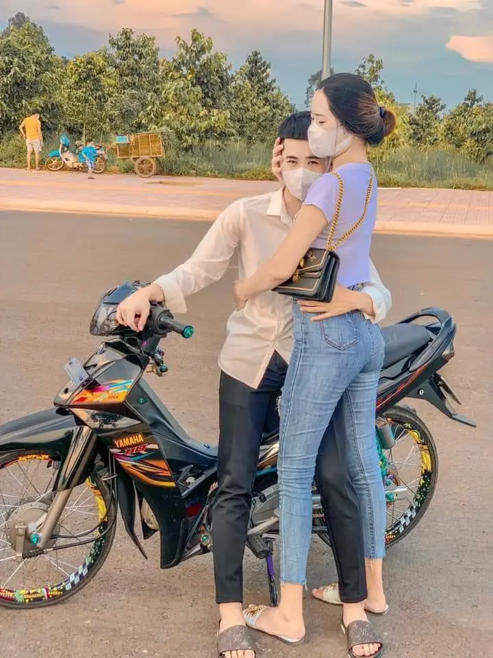Ảnh Xe Độ Và Gái Đẹp - Sự Kết Hợp Tuyệt Vời 39