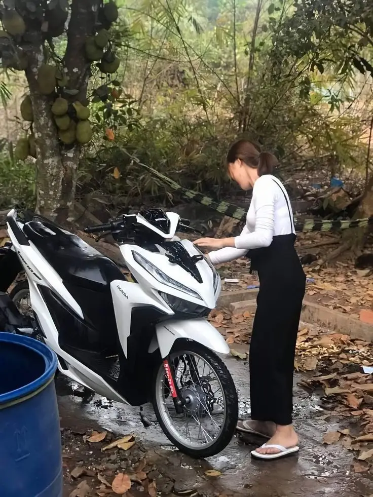 Ảnh Xe Độ Và Gái Đẹp - Sự Kết Hợp Tuyệt Vời 40
