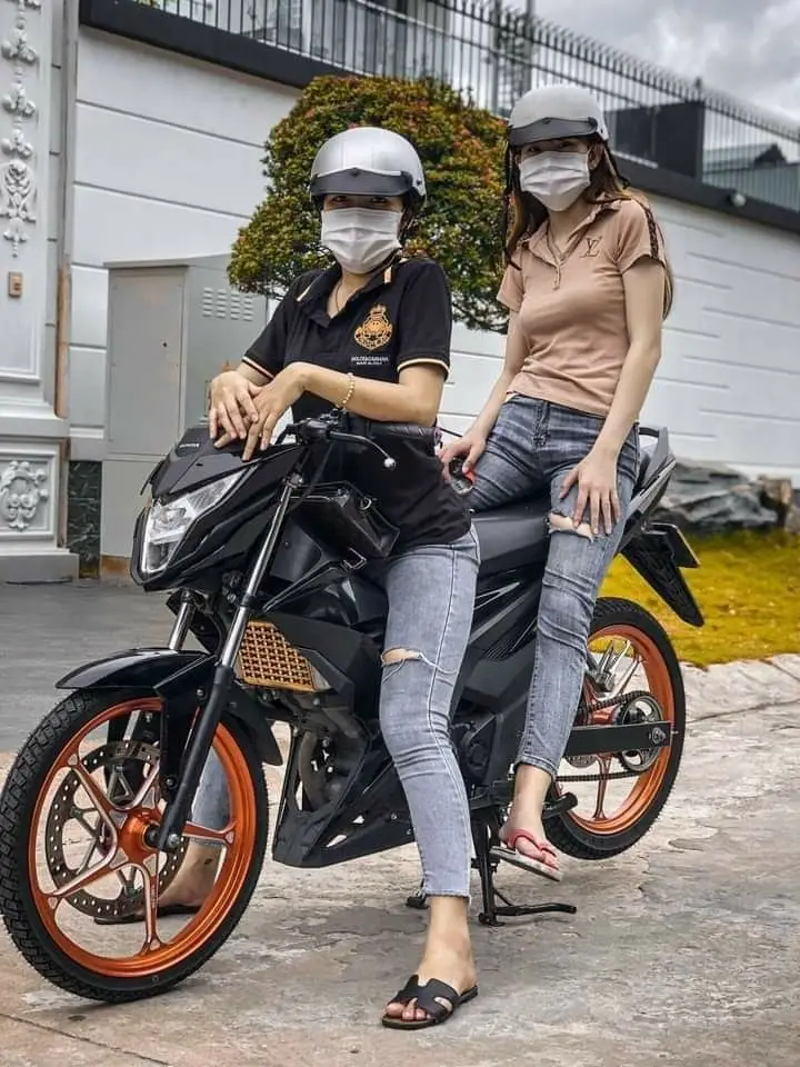 Ảnh Xe Độ Và Gái Đẹp - Sự Kết Hợp Tuyệt Vời 46
