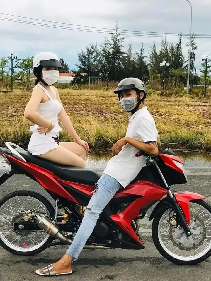 Ảnh Xe Độ Và Gái Đẹp - Sự Kết Hợp Tuyệt Vời 49