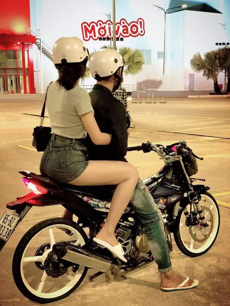 Ảnh Xe Độ Và Gái Đẹp - Sự Kết Hợp Tuyệt Vời 56