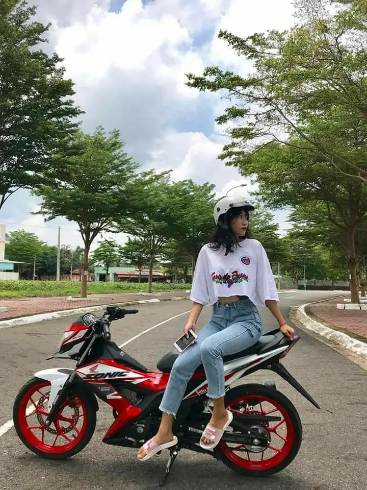Ảnh Xe Độ Và Gái Đẹp - Sự Kết Hợp Tuyệt Vời 60