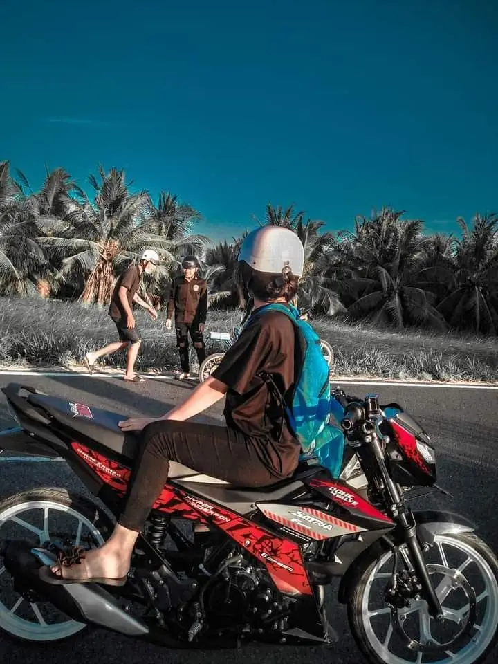 Ảnh Xe Độ Và Gái Đẹp - Sự Kết Hợp Tuyệt Vời 61