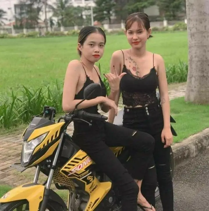 Ảnh Xe Độ Và Gái Đẹp - Sự Kết Hợp Tuyệt Vời 64