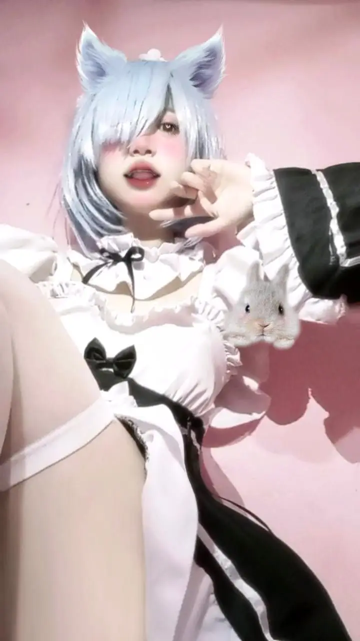 Cosplay Hầu Gái Thủ Dâm - Bộ Sưu Tập Hình Ảnh Độc Đáo 39