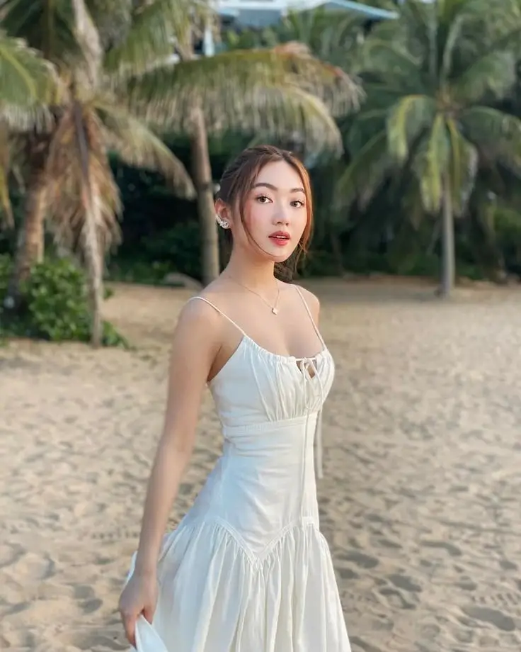 Gái Mặc Áo 2 Dây - Mẫu Ảnh Thời Trang 17