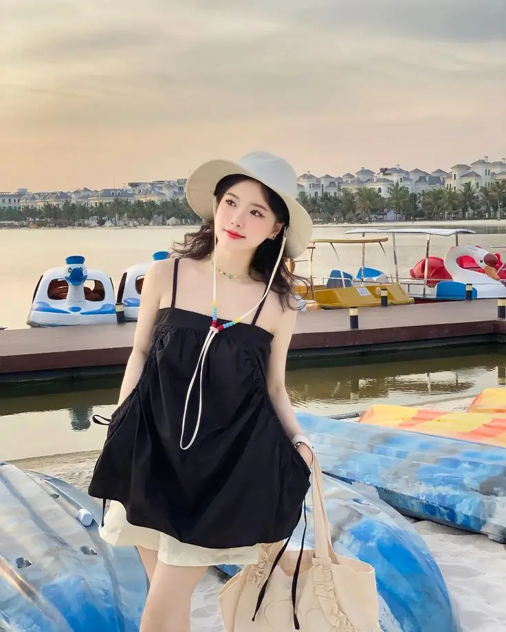 Gái Mặc Áo 2 Dây - Mẫu Ảnh Thời Trang 19