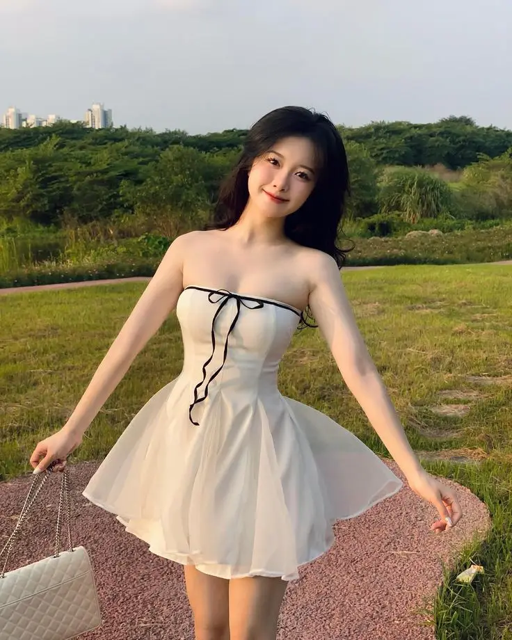 Gái Mặc Áo 2 Dây - Mẫu Ảnh Thời Trang 21