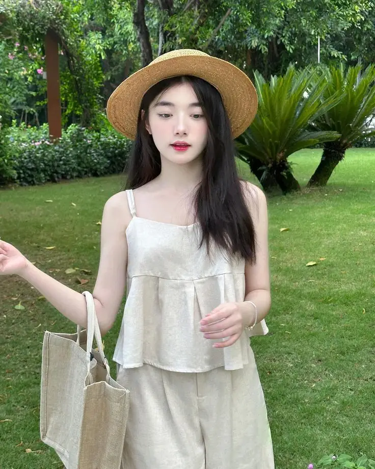 Gái Mặc Áo 2 Dây - Mẫu Ảnh Thời Trang 54