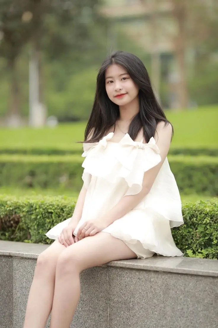 Gái Xinh Mặc Đồ Hở: Bộ Sưu Tập Hình Ảnh Quyến Rũ 21
