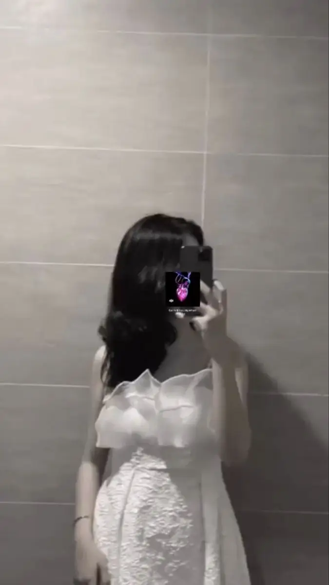 Gái Xinh Mặc Đồ Hở: Bộ Sưu Tập Hình Ảnh Quyến Rũ 50