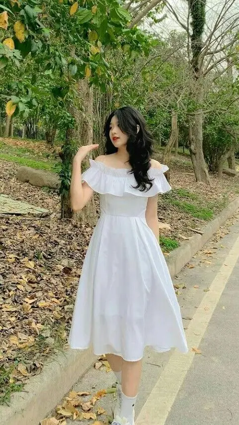 Gái Xinh Mặc Váy Lưới Thu Hút 27