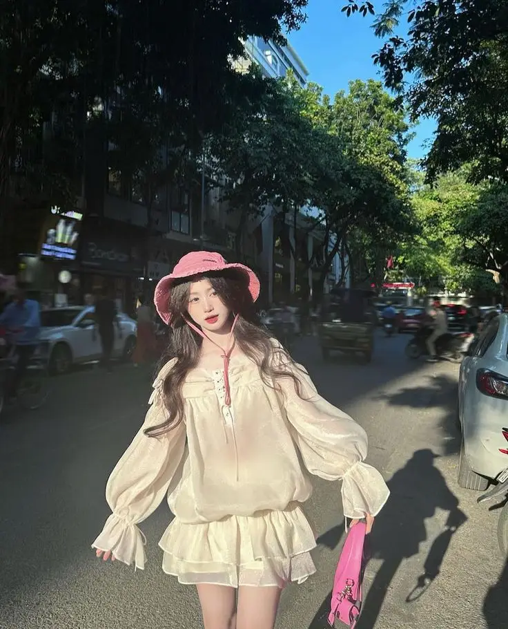 Gái Xinh Mặc Váy Lưới Thu Hút 29