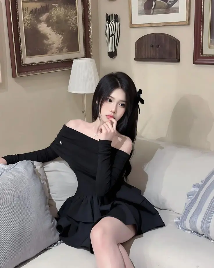 Gái Xinh Mặc Váy Lưới Thu Hút 35