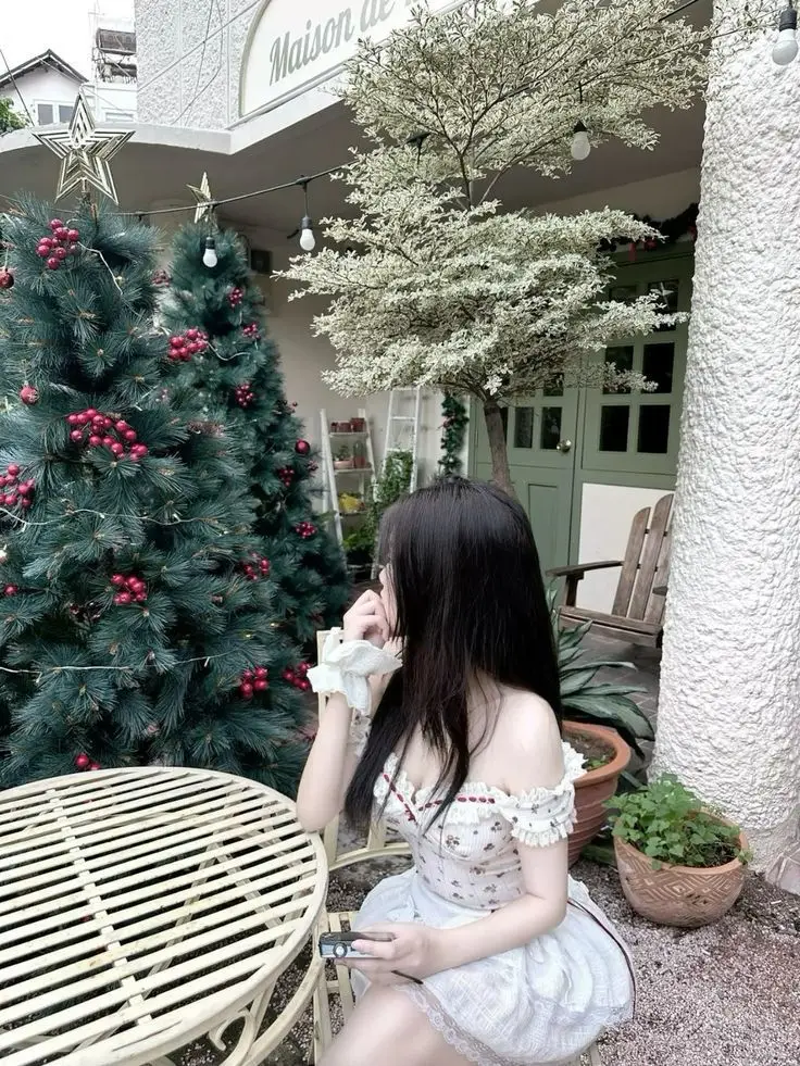 Gái Xinh Mặc Váy Lưới Thu Hút 41