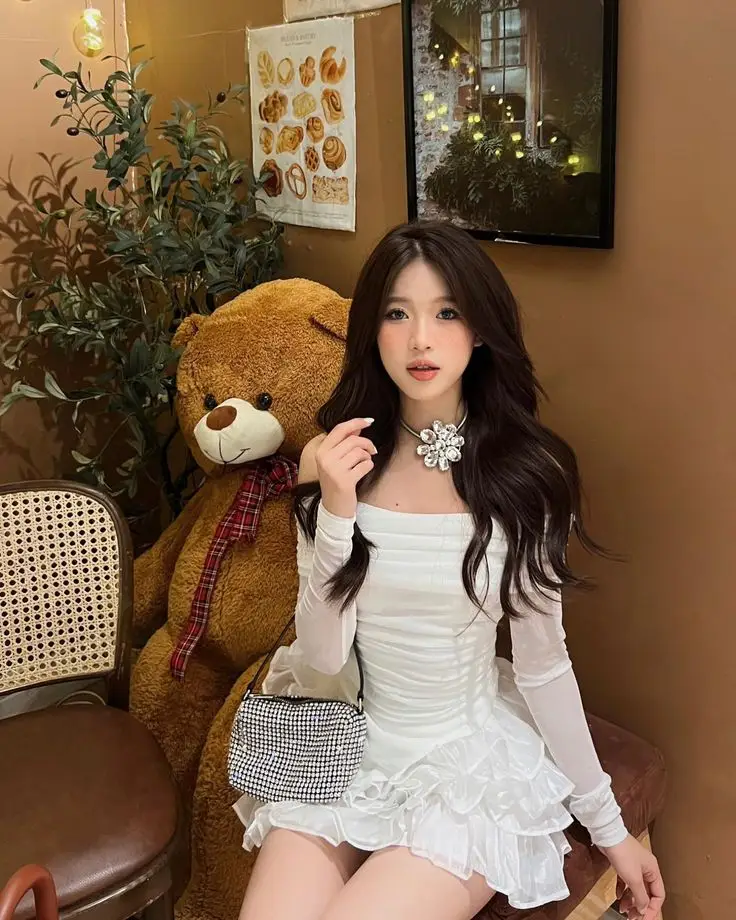 Gái Xinh Mặc Váy Lưới Thu Hút 42