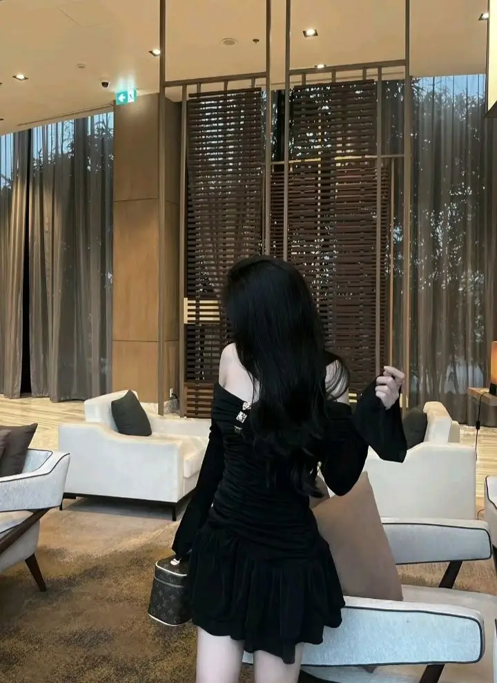 Gái Xinh Mặc Váy Lưới Thu Hút 45