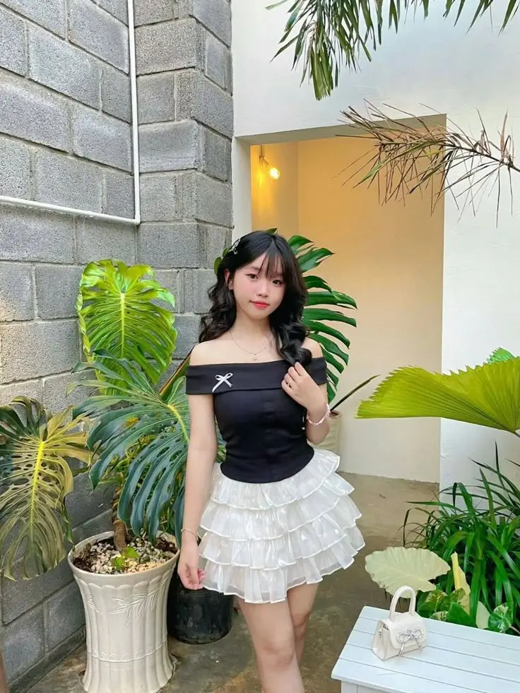 Gái Xinh Mặc Váy Lưới Thu Hút 53