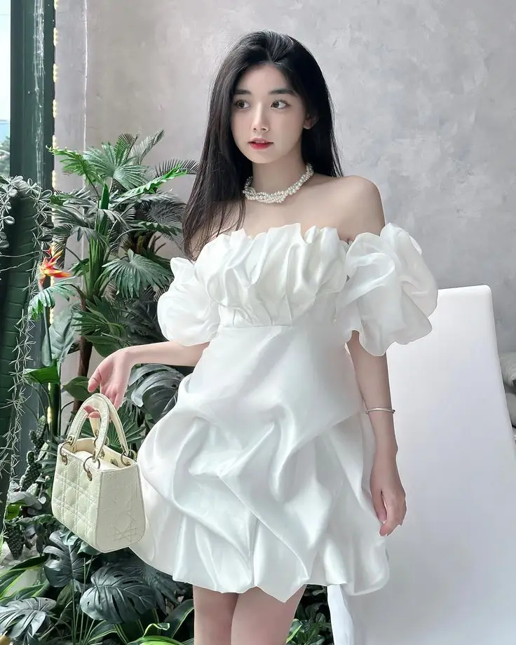 Gái Xinh Mặc Váy Lưới Thu Hút 54