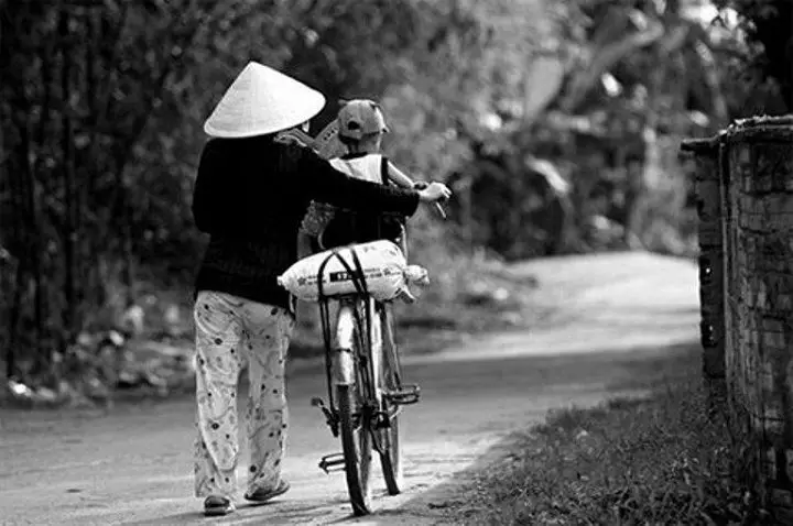Hình Ảnh Cha và Con Gái Ý Nghĩa: Gắn Kết Tình Cảm Gia Đình 23