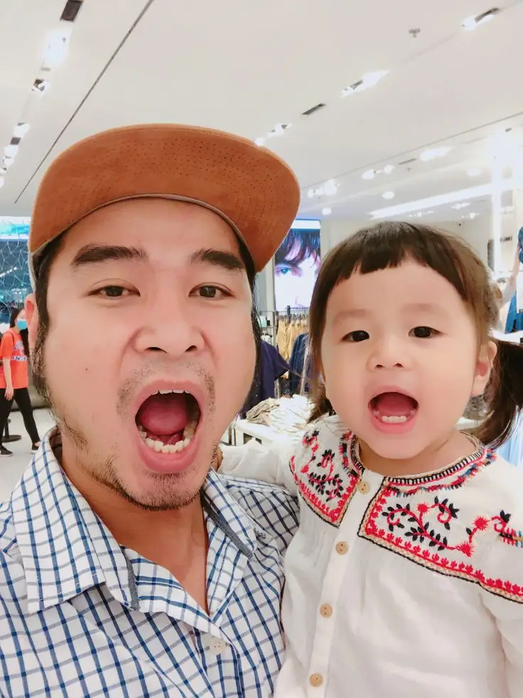 Hình Ảnh Cha và Con Gái Ý Nghĩa: Gắn Kết Tình Cảm Gia Đình 34