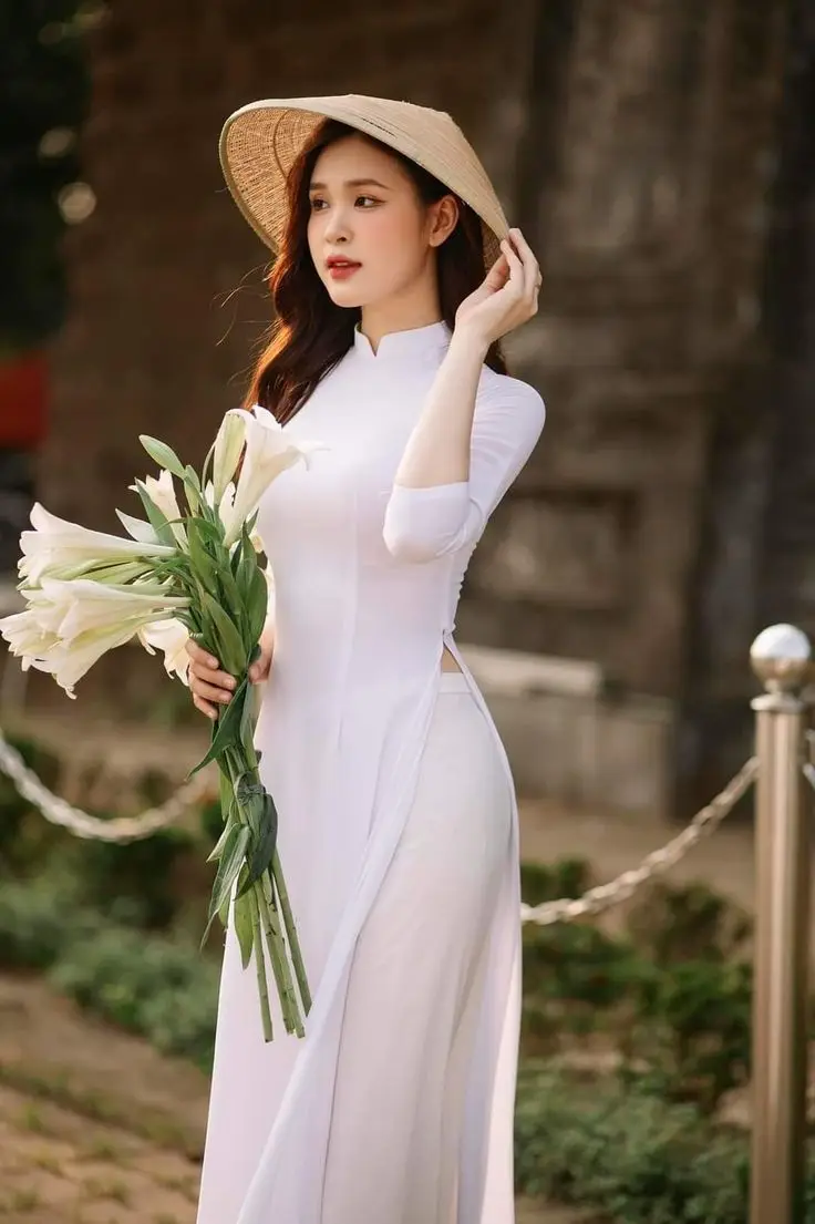 Hình ảnh cô gái cầm hoa đẹp - Tuyển tập ấn tượng 37