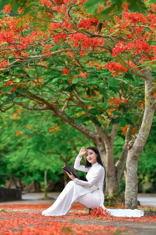 Hình ảnh cô gái cầm hoa đẹp - Tuyển tập ấn tượng 42