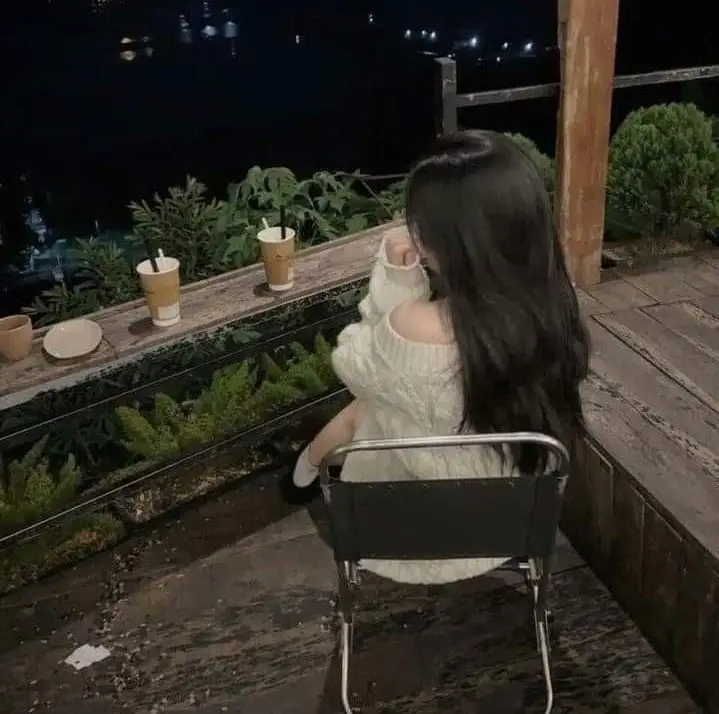 Hình Ảnh Cô Gái Che Mặt Độc Đáo 36