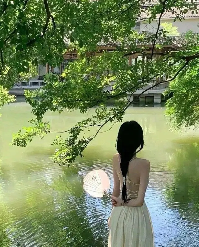Hình Ảnh Cô Gái Che Mặt Độc Đáo 50