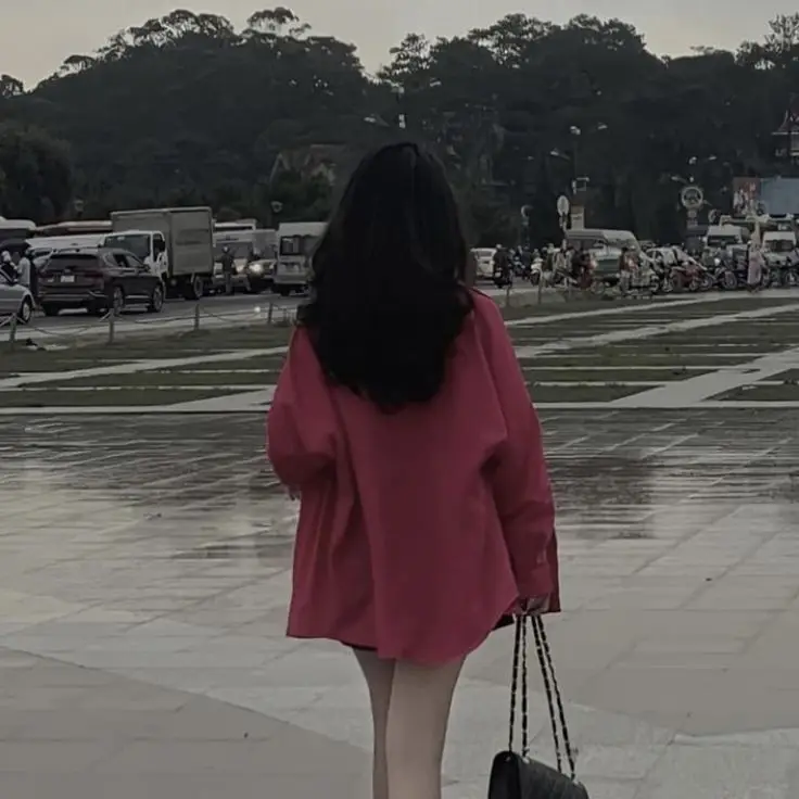 Hình ảnh cô gái quay lưng buồn đầy tâm trạng 37