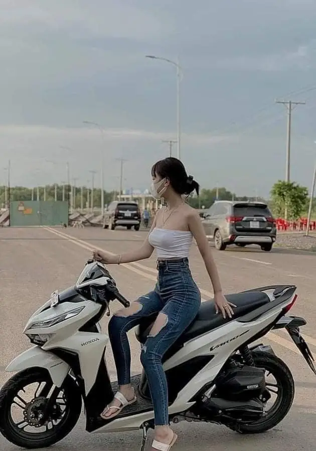Hình Ảnh Gái Ngồi Xe Độ - Sự Kết Hợp Giữa Sắc Đẹp Và Hiện Đại 13