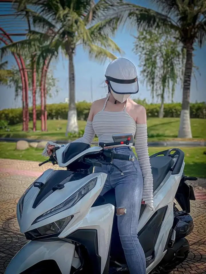 Hình Ảnh Gái Ngồi Xe Độ - Sự Kết Hợp Giữa Sắc Đẹp Và Hiện Đại 25