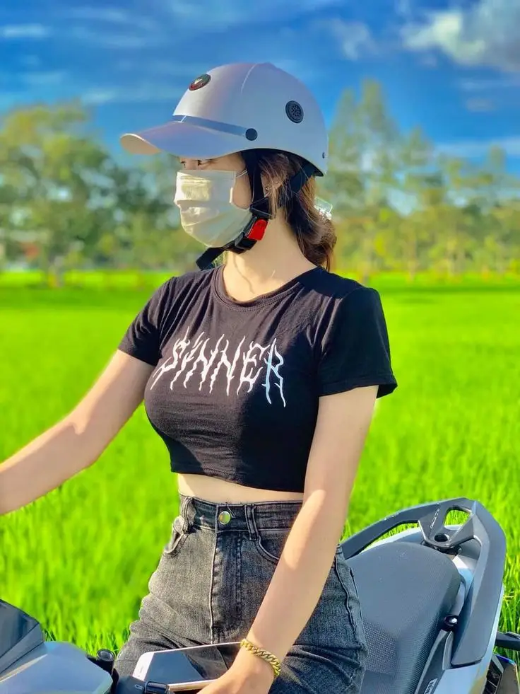 Hình Ảnh Gái Ngồi Xe Độ - Sự Kết Hợp Giữa Sắc Đẹp Và Hiện Đại 37
